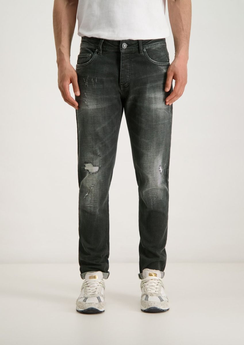 Loose tapered fit clearance