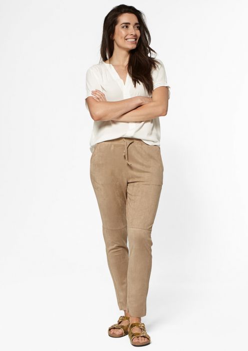 De volgende Botsing badminton Krista beige joggingbroek met suède look voor dames | Circle Of Trust official webshop De volgende Botsing badminton Krista beige joggingbroek met suède look voor dames | Circle Of Trust official webshop