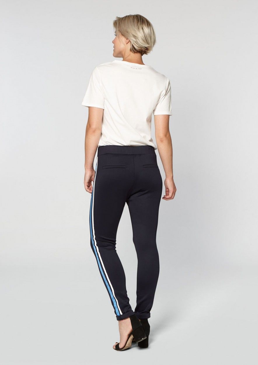 T druk toilet Donkerblauwe joggingbroek voor dames Robyn Jogg Blue Night | Circle Of Trust official webshop T druk toilet Donkerblauwe joggingbroek voor dames Robyn Jogg Blue Night | Circle Of Trust official webshop
