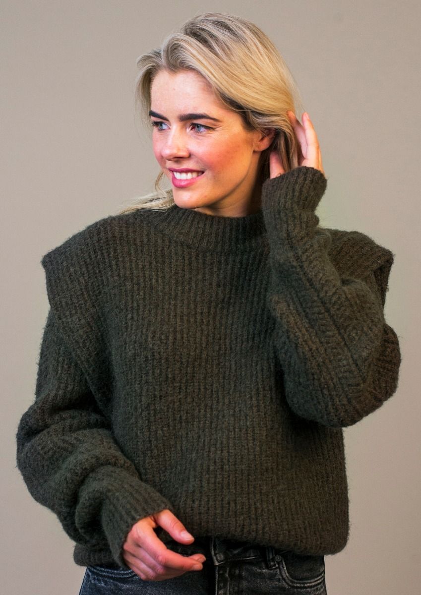 Isabel donkergroen gebreide damestrui met volumineus schouderdetail Circle Of Trust official webshop