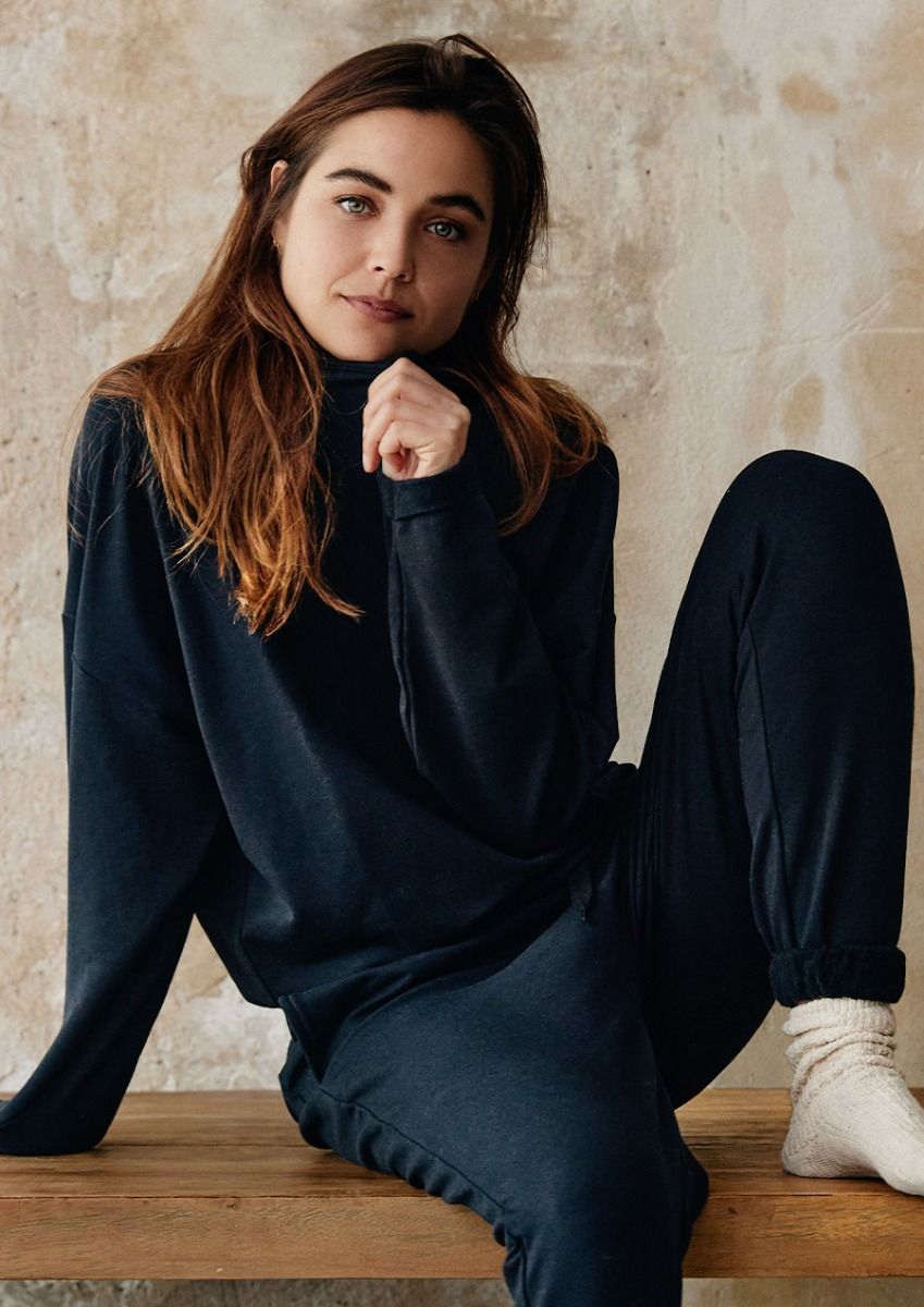 Comfy black sweater deals
